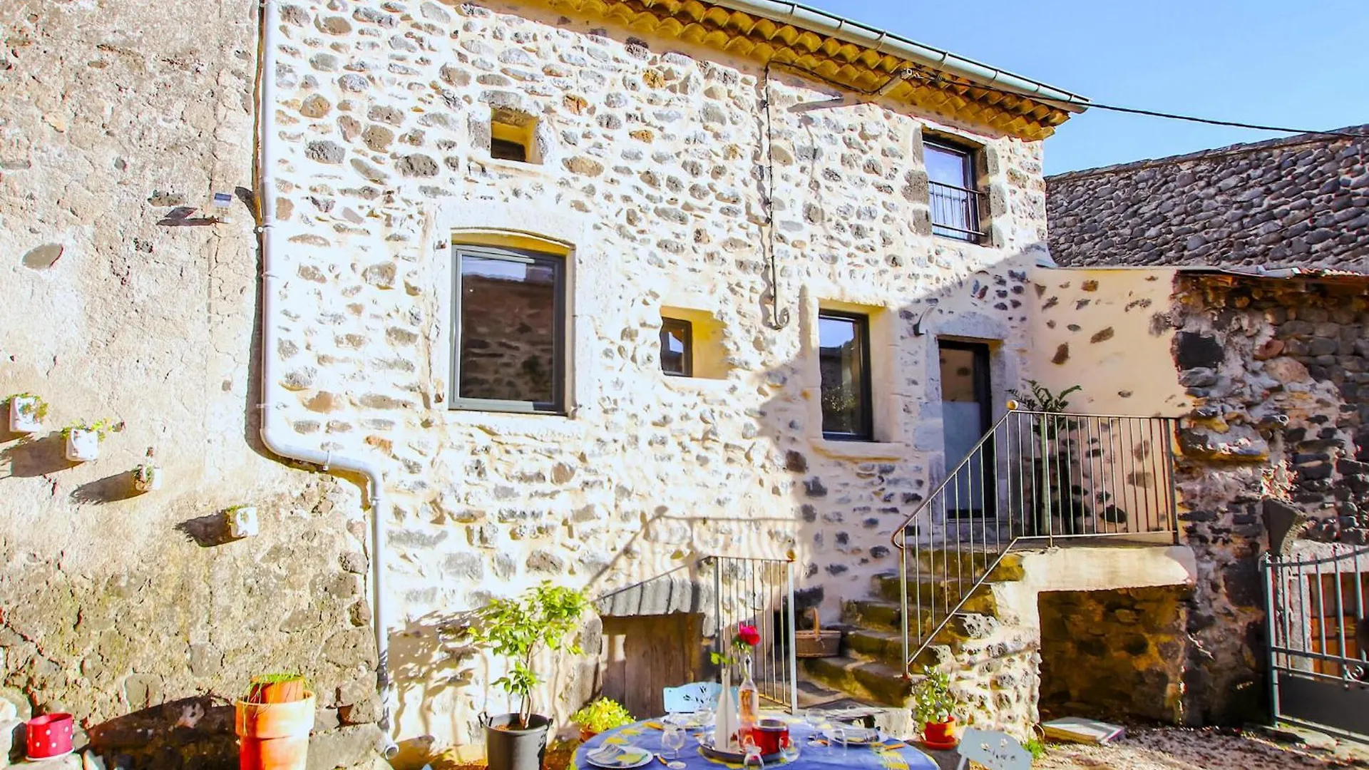 Beautiful Home In Rochessauve With Wifi