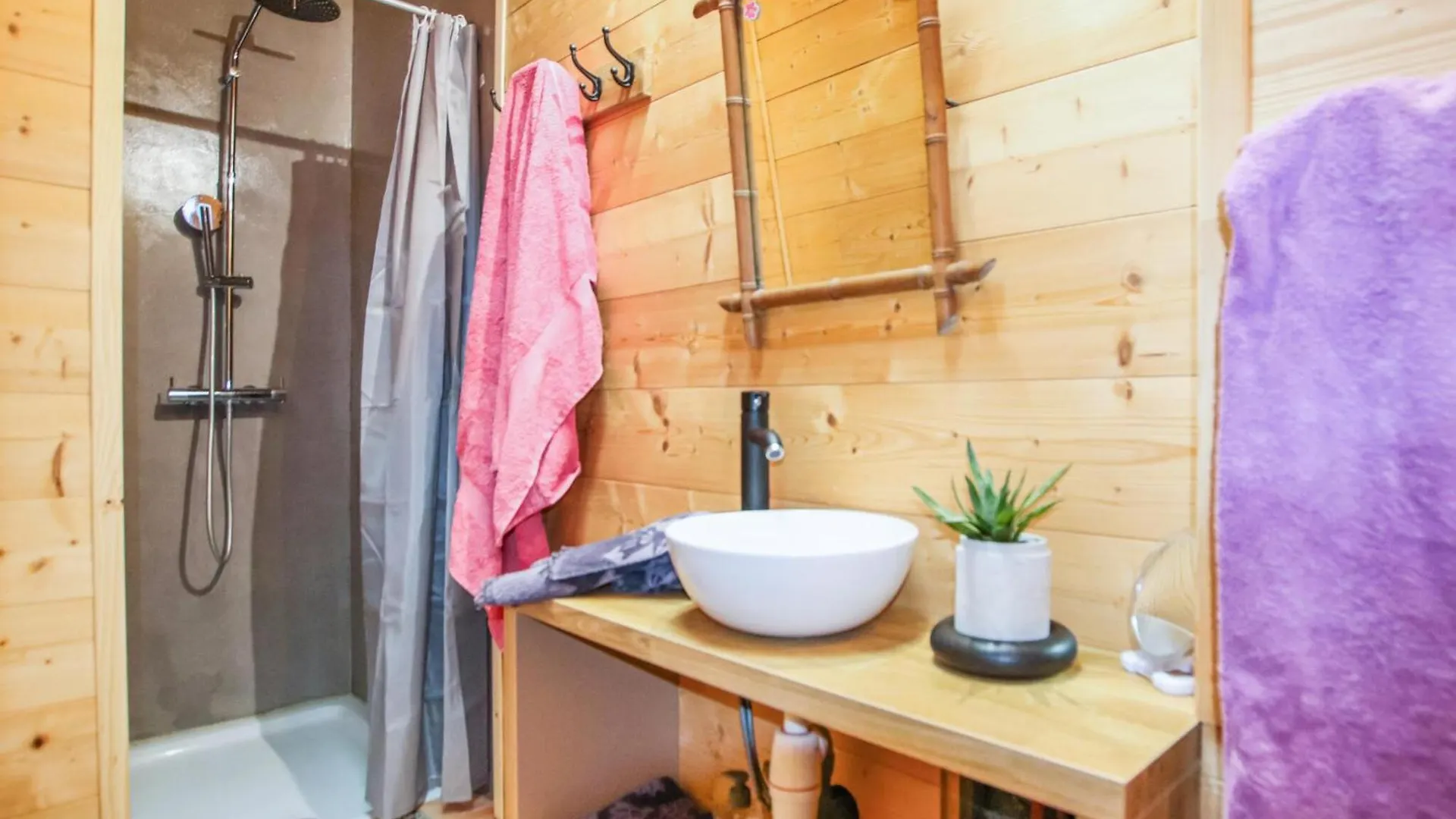 Beautiful Home In Rochessauve With Wifi